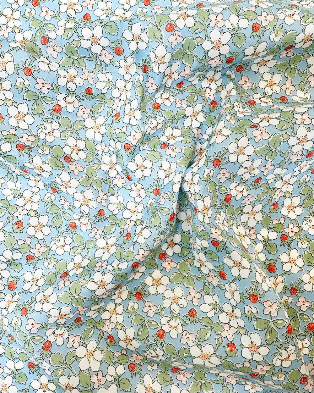 Liberty Fabric Tana Lawn® Cotton PAYSANNE BLOSSOM BLUE